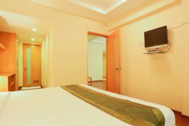 Room 32 of 97