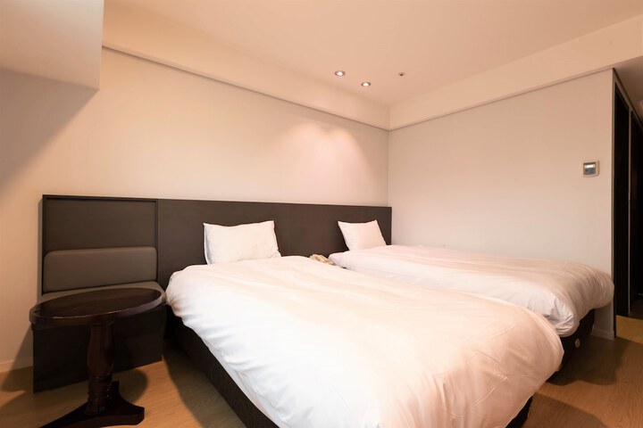 Room 27 of 48