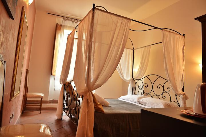 Room 15 of 27