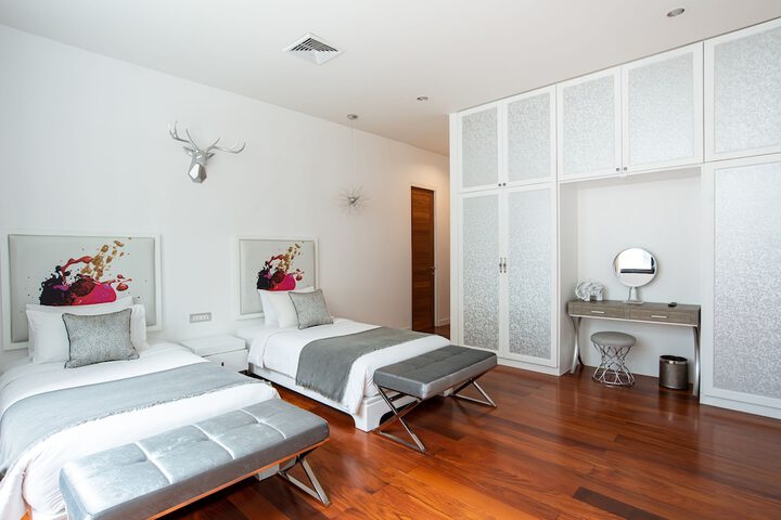 Room 25 of 148