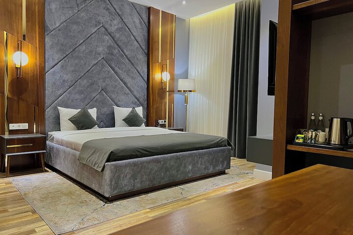 Room 6 of 38