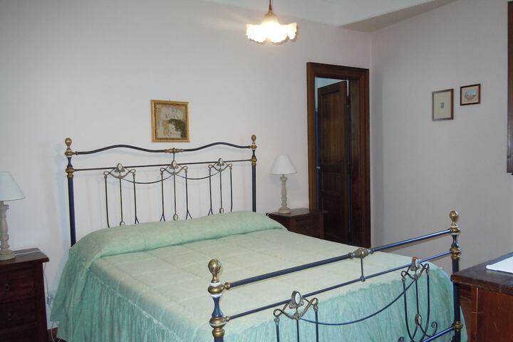 Room 9 of 49