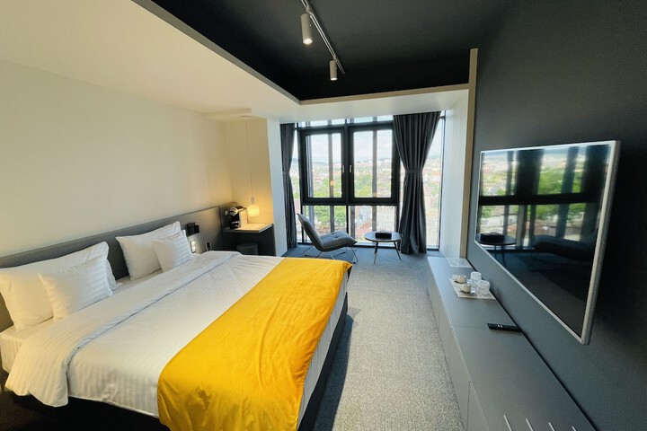 Room 9 of 47