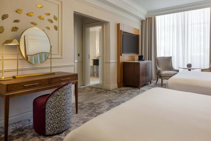 Room 55 of 182