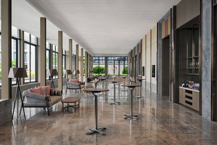 Ballroom/Hall 75 of 89