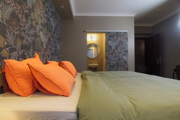 Room 14 of 37