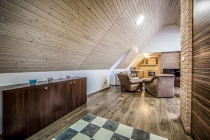 Room 9 of 21