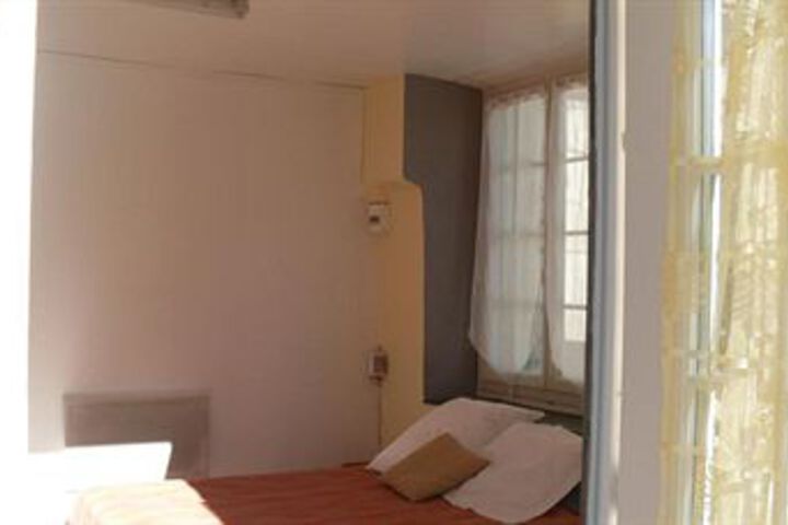 Room 6 of 28