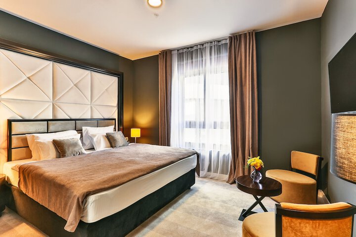 Room 8 of 45