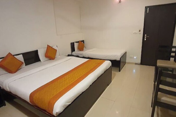 Room 5 of 33