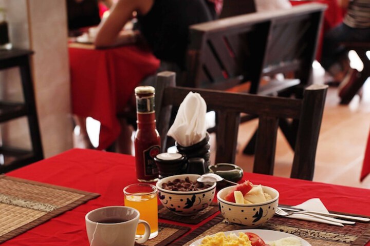 Dining 53 of 66