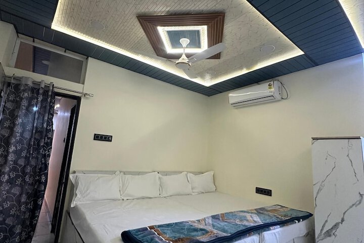 Room 3 of 18