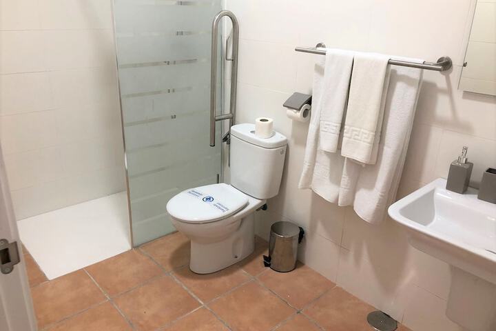 Room 9 of 31