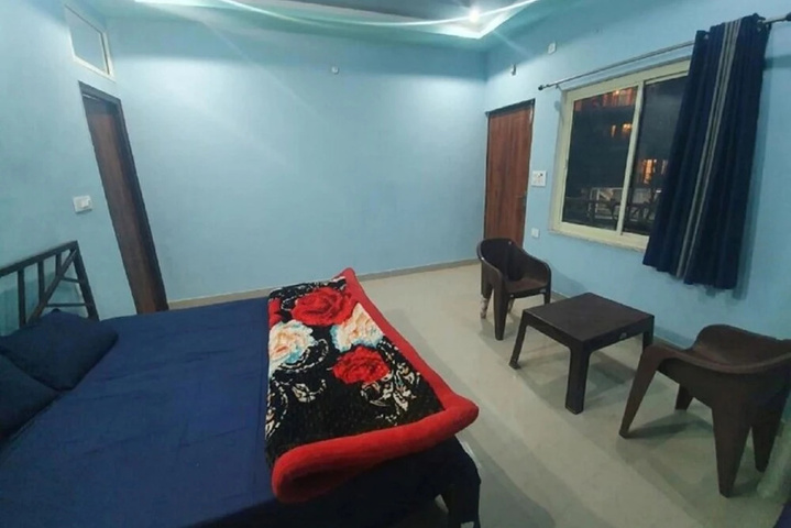 Room 4 of 7