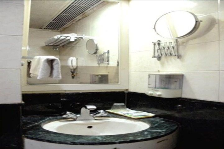 Room 26 of 40