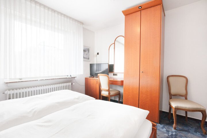 Room 11 of 21