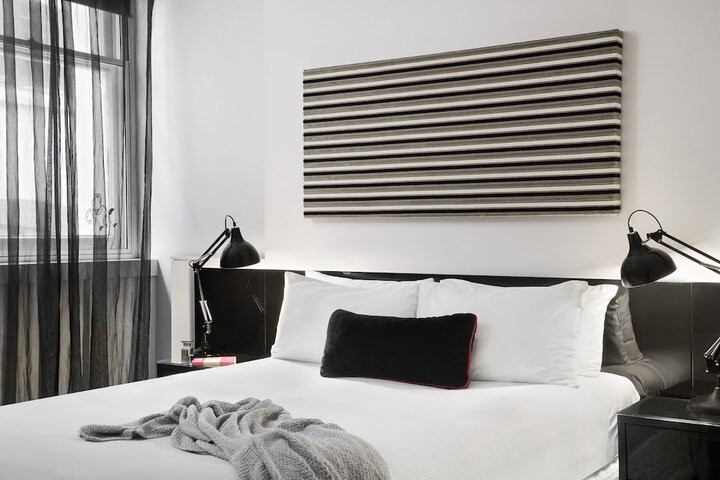 Room 10 of 26