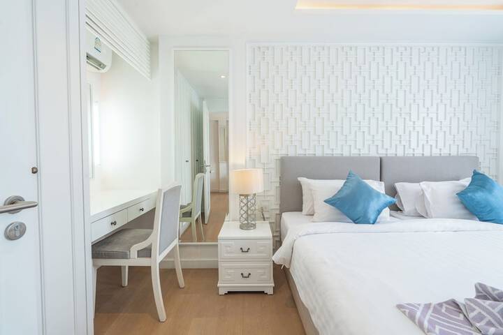 Room 8 of 43