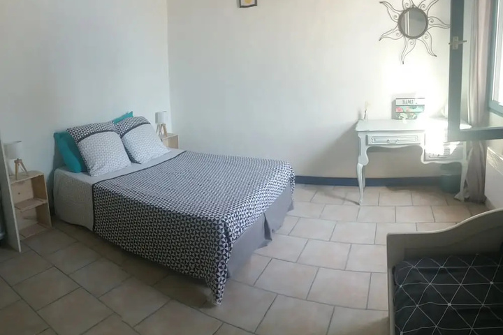 Room 2 of 6