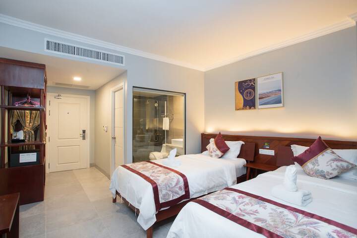 Room 13 of 30