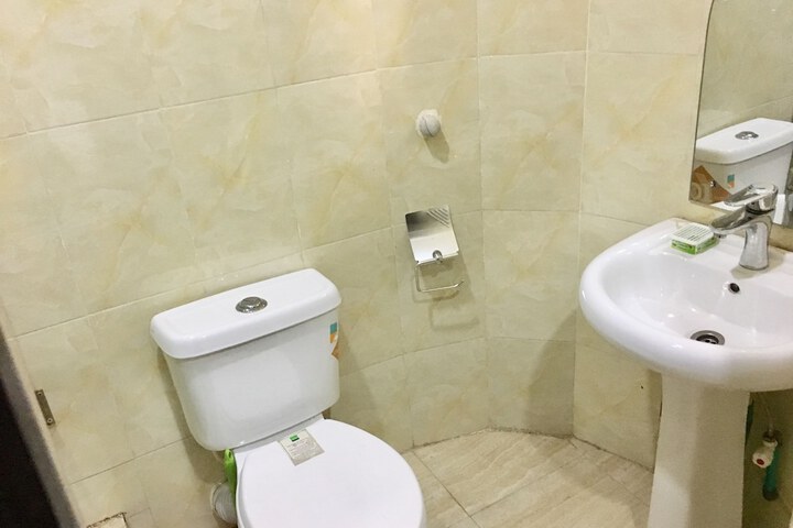 Room 12 of 16