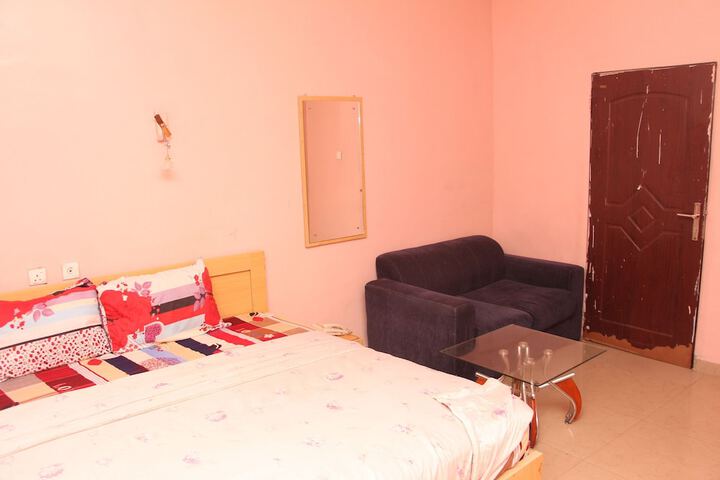 Room 9 of 16