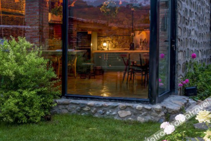 Escape Split House