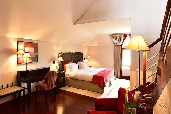 Room 10 of 29