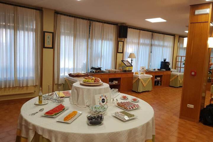Breakfast/Coffee Service 33 of 54