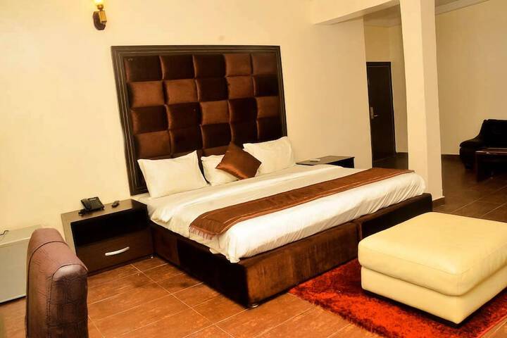 Room 6 of 14
