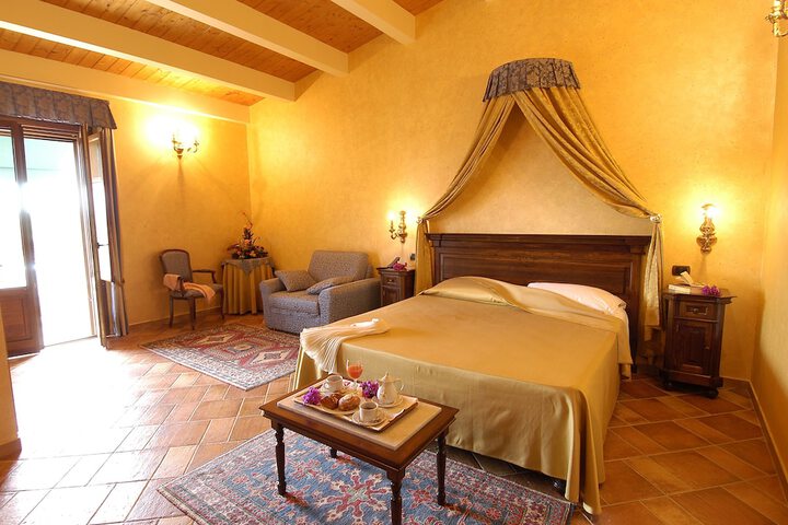 Room 4 of 24