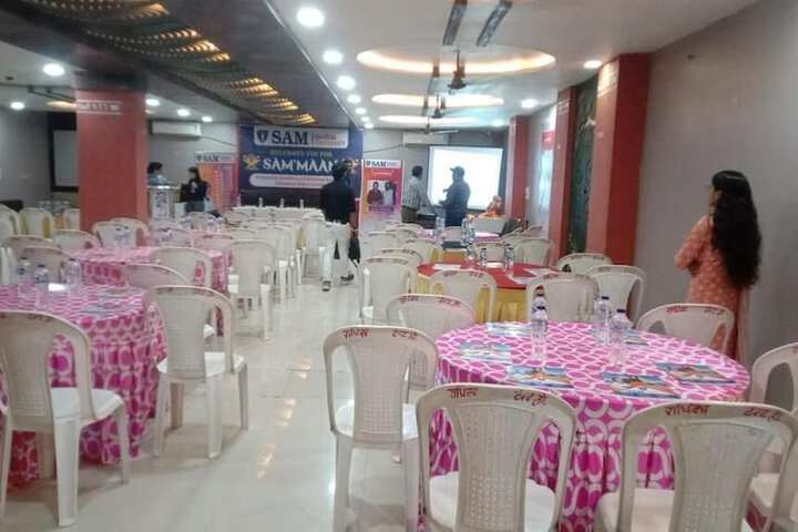 Ballroom/Hall 19 of 22