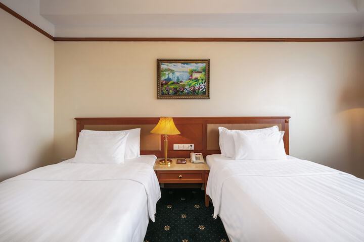 Room 18 of 119
