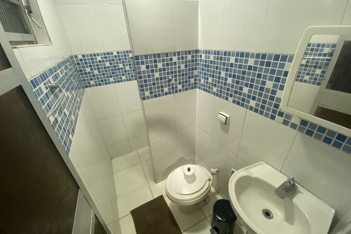 Room 10 of 14