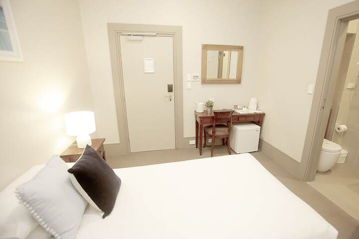 Room 13 of 83
