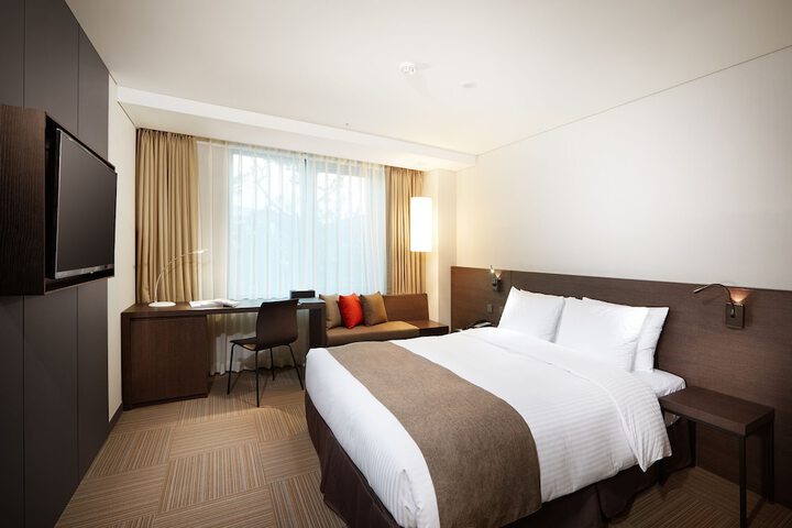 Room 4 of 20
