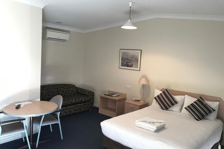 Room 11 of 20