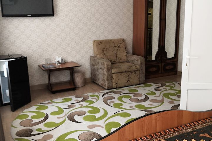 Room 8 of 11