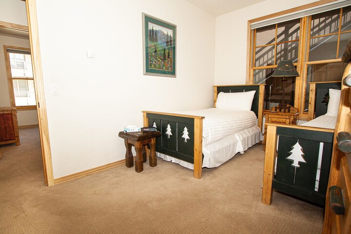 Room 3 of 61