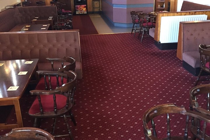 Lounge 11 of 13