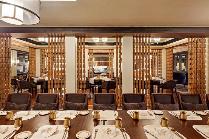 Dining 200 of 320