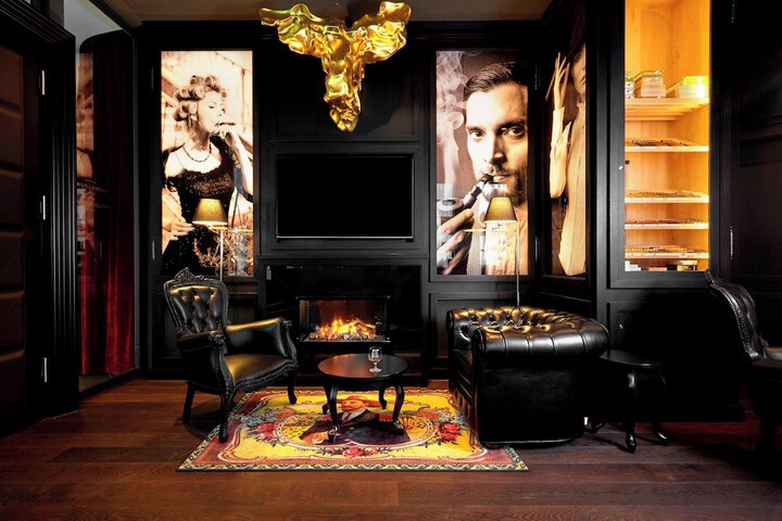 Lounge 73 of 88
