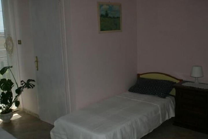 Room 8 of 50