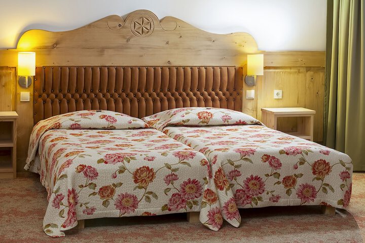 Room 9 of 90