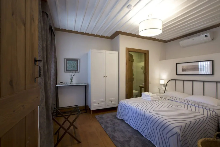 Room 6 of 22