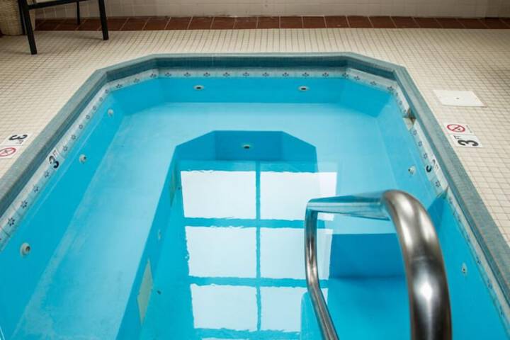 Indoor spa tub