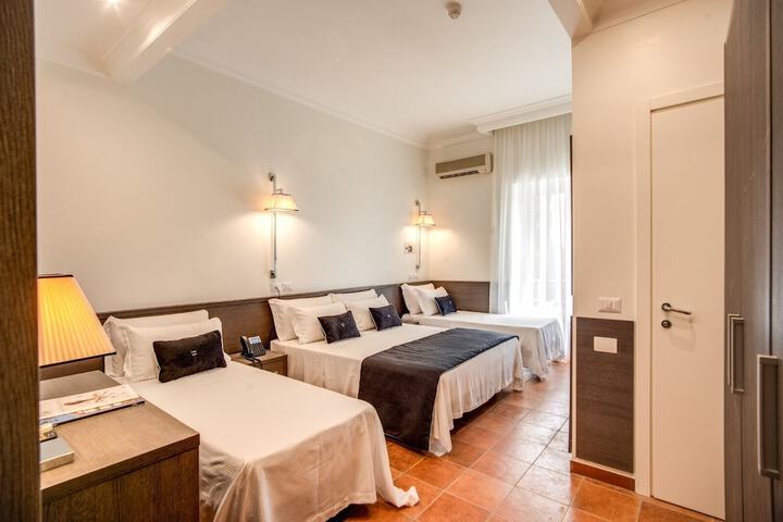 Room 5 of 30