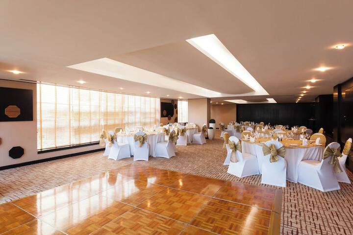Ballroom/Hall 179 of 211