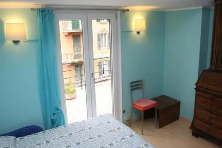 Room 4 of 12
