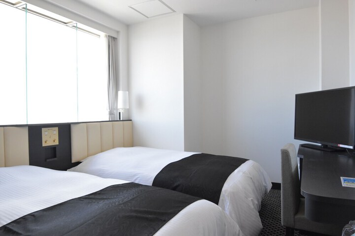 Room 10 of 31